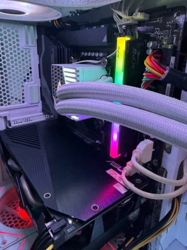 i7-13700F 16 C / 24 T ASUS RTX 2060 Super 8GBMB: Z790 UD AX DDR5RAM: XPG DDR5 16GB 6000MHzM.2 512GB