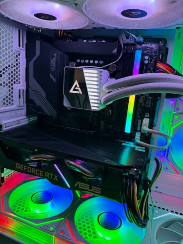 i7-13700F 16 C / 24 T ASUS RTX 2060 Super 8GBMB: Z790 UD AX DDR5RAM: XPG DDR5 16GB 6000MHzM.2 512GB