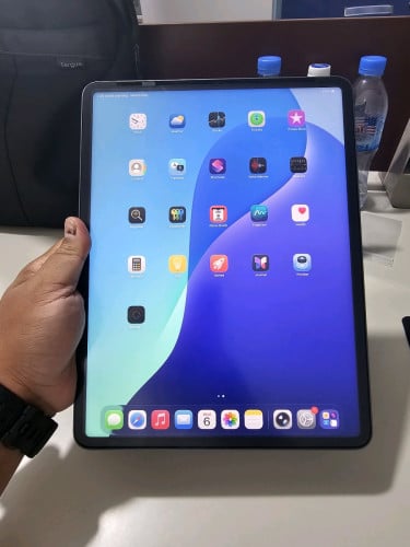 iPad Pro M1 wifi 12.9" ស្ពរអេក្រង់ព្រាលៗបន្តិច