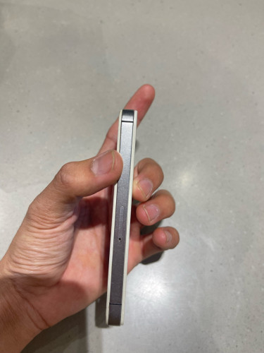 iPhone 4s ស្អាត 95% | 32GB - Version 6.1.3 - មាន ហ្គេមស៊េរីចាស់ មួយពេញ | ដាក់សុីមដំណើរការធម្មតា