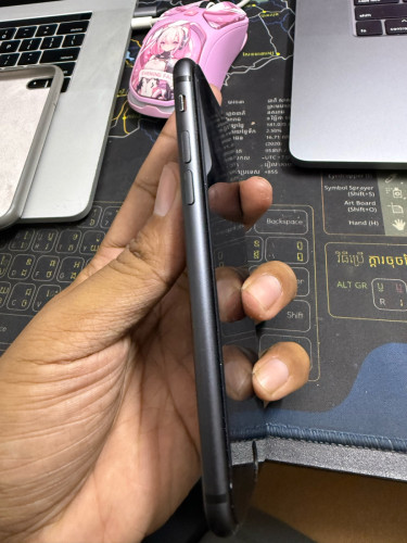 iPhone 8 64GB សុំនុំមានស្ដេន