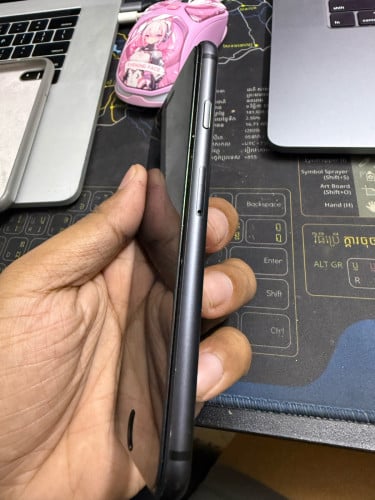 iPhone 8 64GB សុំនុំមានស្ដេន