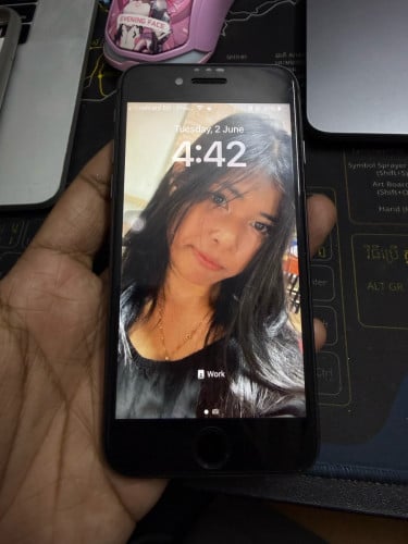 iPhone 8 64GB សុំនុំមានស្ដេន
