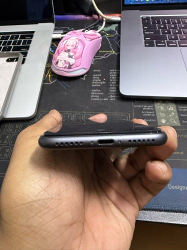 iPhone 8 64GB សុំនុំមានស្ដេន