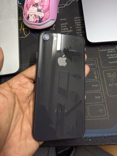 iPhone 8 64GB សុំនុំមានស្ដេន
