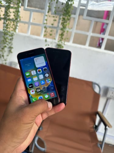 iPhone 8 និង iPhone 6