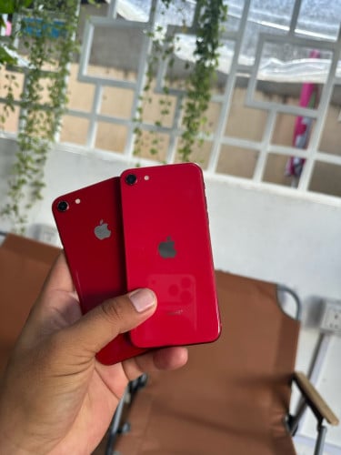 iPhone 8 និង iPhone 6