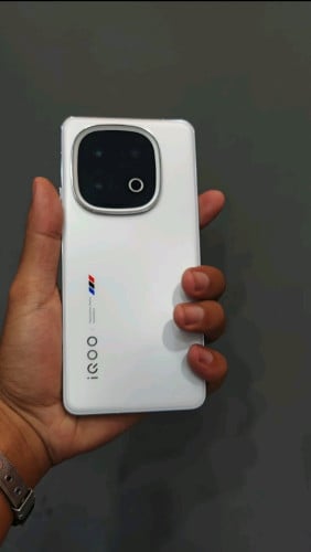 iQoo 13 16g 512g full box CH99%មួយទឹកក្រៅស្រុក