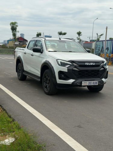 Isuzu D-max V cross year 2025 full