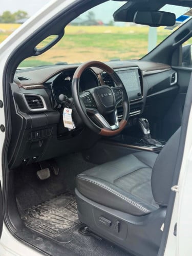 Isuzu D-max V cross year 2025 full
