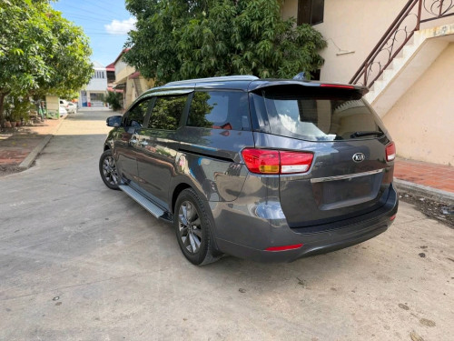 Kia carnival 2015full option អូតូបី