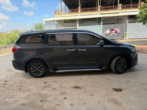 Kia carnival 2015full option អូតូបី