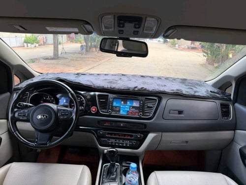 Kia carnival 2015full option អូតូបី