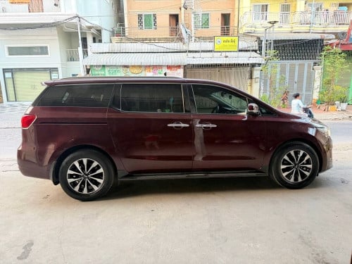 Kia carnival 2015full option ទ្វាអូតូបី