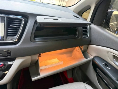 Kia carnival 2015full option ទ្វាអូតូបី
