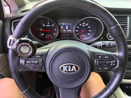 Kia carnival 2015full option