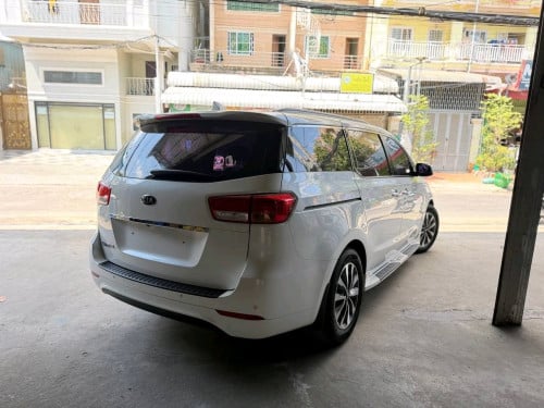 Kia carnival 2015full option