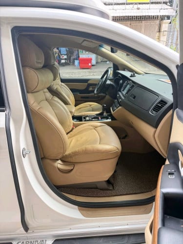 Kia carnival 2015full option VIP