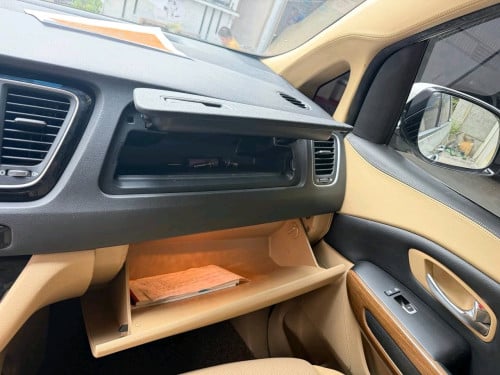 Kia carnival 2015full option VIP