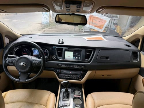 Kia carnival 2015full option VIP