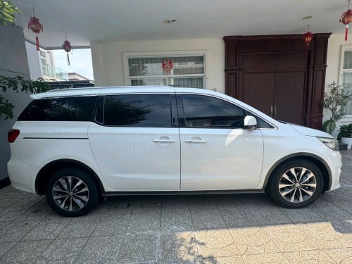 Kia Carnival 2016 (Kia Cambodia)