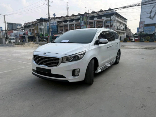 Kia carnival 2017full option ពេញហើយ360ប៊ូតុង5ទ្វាអូតូបី