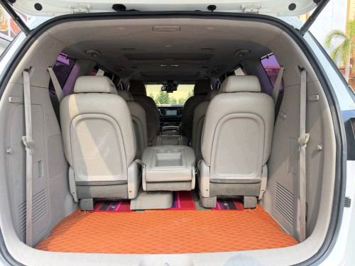 Kia carnival 2017full option ពេញហើយ360ប៊ូតុង5ទ្វាអូតូបី
