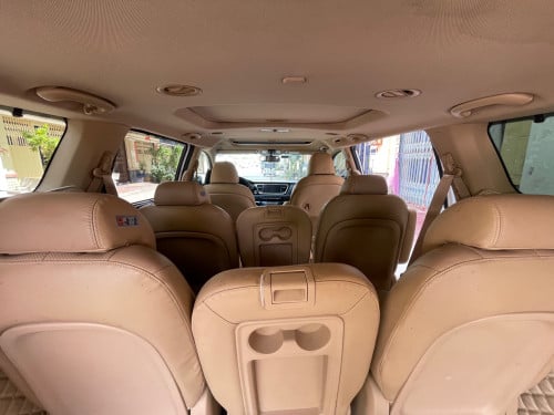 KIA Carnival 2018 Full option បើកដំបូល2តង់ ប្រើសាំង