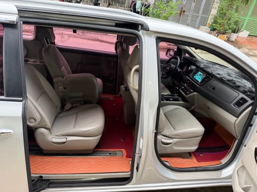 Kia Carnival Luxury 2015 ទ្វារអូតូ2សន្លឹក
