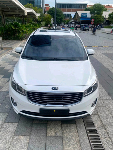Kia carnivall ប្រភេទ11កៅអី ម៉ាស៊ីនម៉ាស៊ូត full option ពេញ 5បេតុង កាំមេរ៉ា360 ទ្វារអូតូ3 បើកដំបូល
