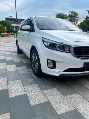 Kia carnivall ប្រភេទ11កៅអី ម៉ាស៊ីនម៉ាស៊ូត full option ពេញ 5បេតុង កាំមេរ៉ា360 ទ្វារអូតូ3 បើកដំបូល