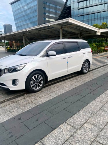 Kia carnivall ប្រភេទ11កៅអី ម៉ាស៊ីនម៉ាស៊ូត full option ពេញ 5បេតុង កាំមេរ៉ា360 ទ្វារអូតូ3 បើកដំបូល