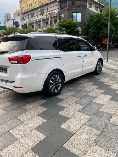 Kia carnivall ប្រភេទ11កៅអី ម៉ាស៊ីនម៉ាស៊ូត full option ពេញ 5បេតុង កាំមេរ៉ា360 ទ្វារអូតូ3 បើកដំបូល