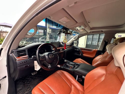 Lexus 570 2019
