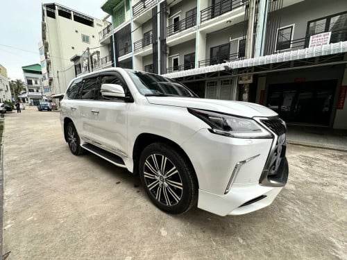 Lexus 570 2019