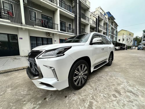 Lexus 570 2019