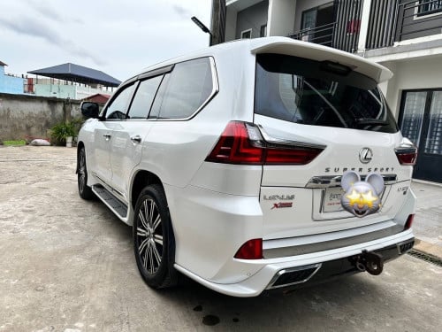 Lexus 570 2019