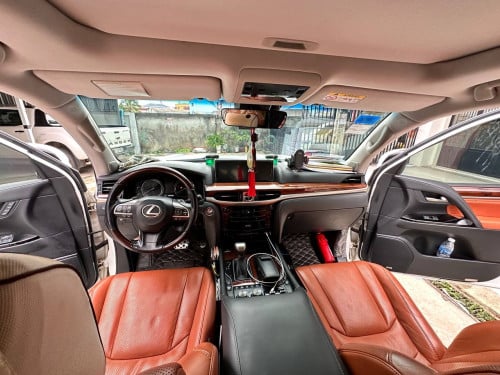 Lexus 570 2019