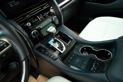 Lexus LM300h 2021 Plate number 7 seats