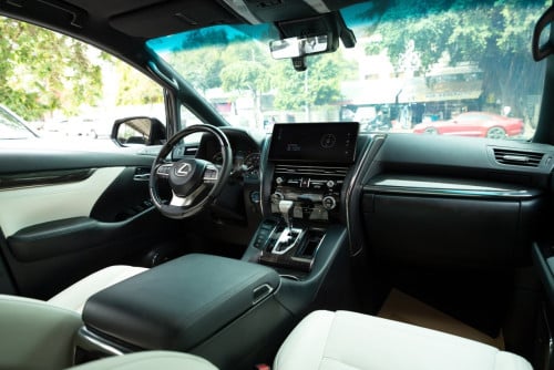 Lexus LM300h 2021 Plate number 7 seats