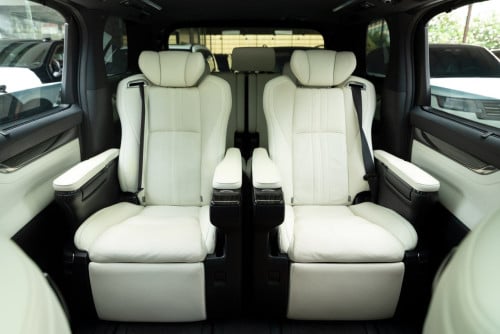 Lexus LM300h 2021 Plate number 7 seats