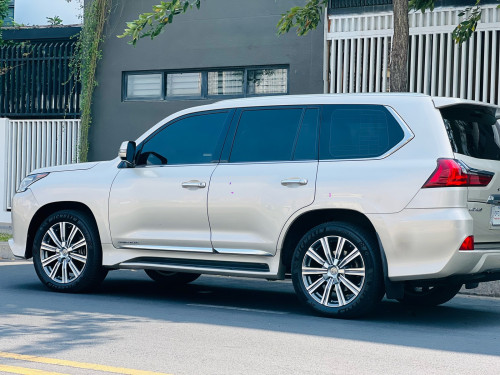 Lexus Lx570 Super Sport ឆ្នាំ 2016 Full option Arab