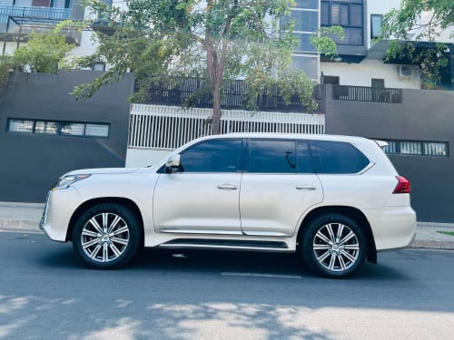 Lexus Lx570 Super Sport ឆ្នាំ 2016 Full option Arab