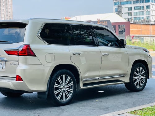 Lexus Lx570 Super Sport ឆ្នាំ 2016 Full option Arab