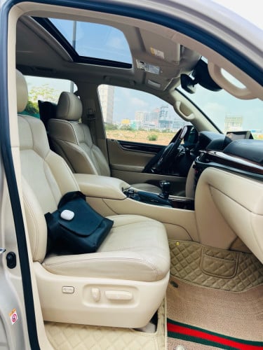 Lexus Lx570 Super Sport ឆ្នាំ 2016 Full option Arab
