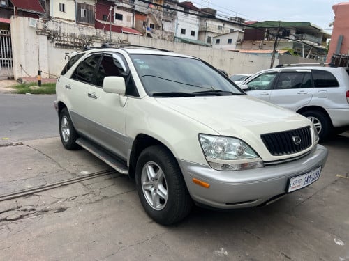Lexus RX300 ឆ្នាំ 2000 ប៉ុង2  ធានាឡានថ្មី