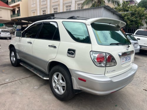 Lexus RX300 ឆ្នាំ 2000 ប៉ុង2  ធានាឡានថ្មី