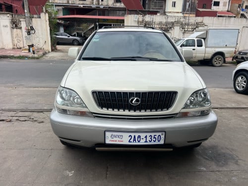 Lexus RX300 ឆ្នាំ 2000 ប៉ុង2  ធានាឡានថ្មី