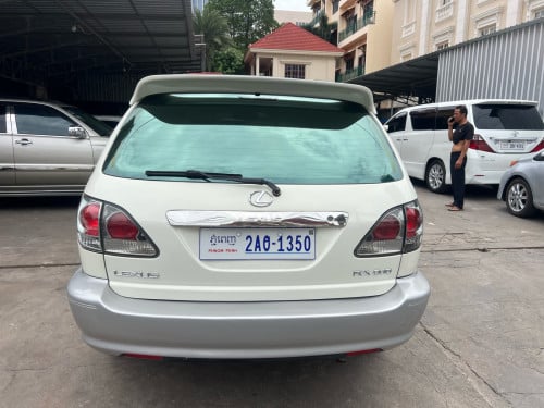 Lexus RX300 ឆ្នាំ 2000 ប៉ុង2  ធានាឡានថ្មី