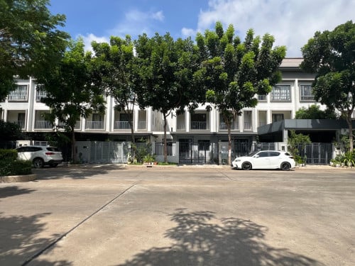 Link A for rent in Borey Chip Mong land 598 price 570$ negotiable full furnish